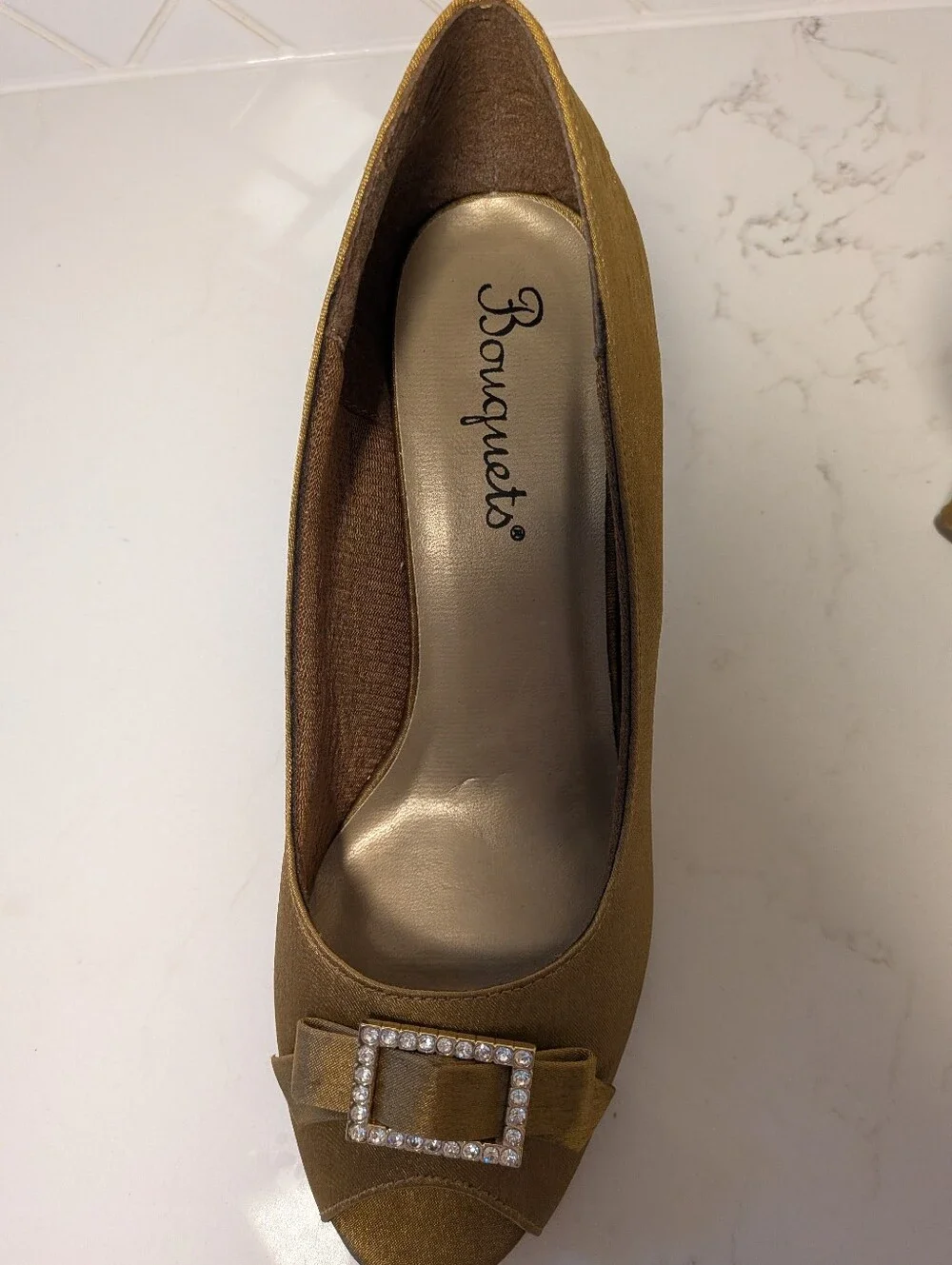 NWOT Bouquets Gold Satin Peep-toe Pumps Rinestones Old Holywood Glam Mobwife (8)